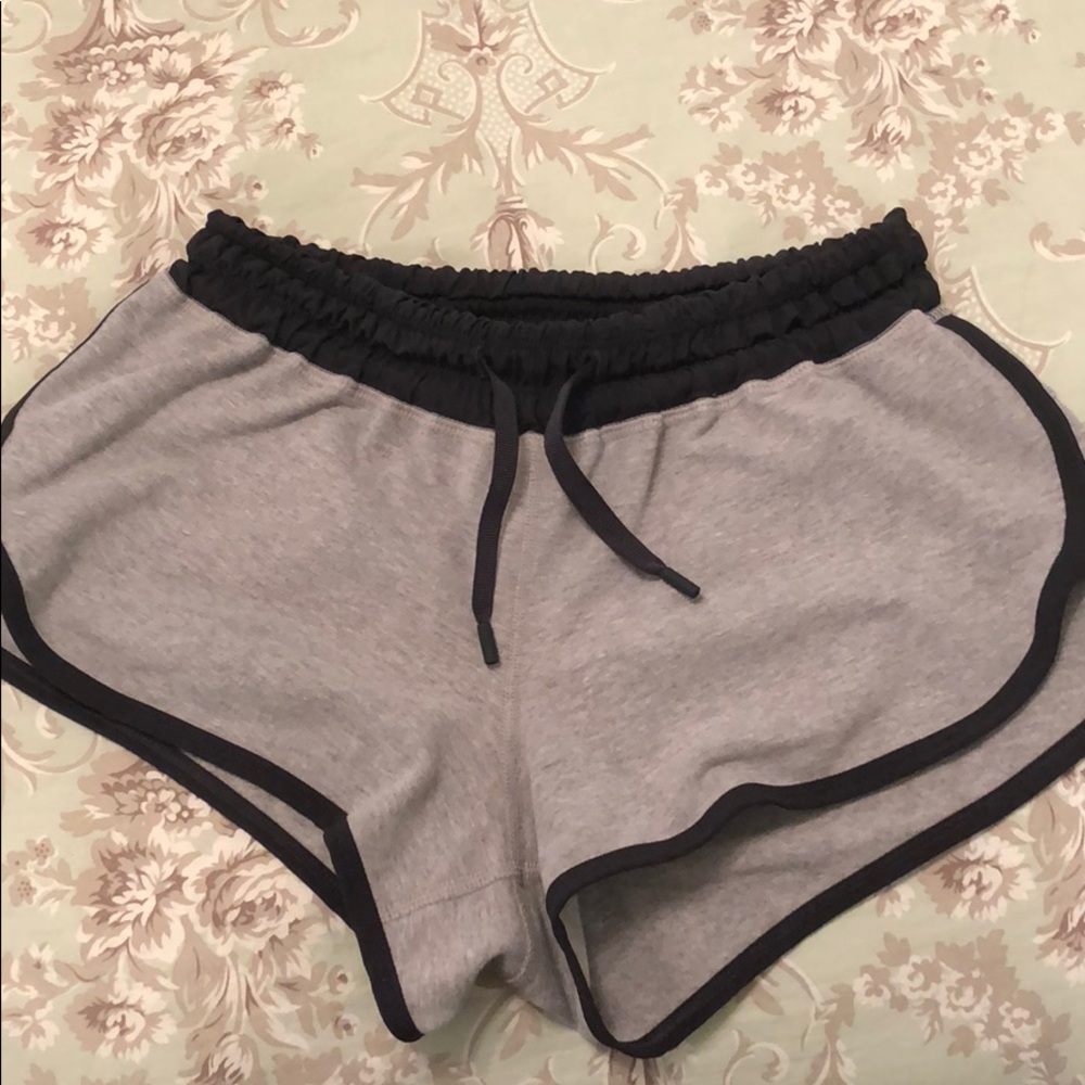 Lululemon Size 4 Shorts